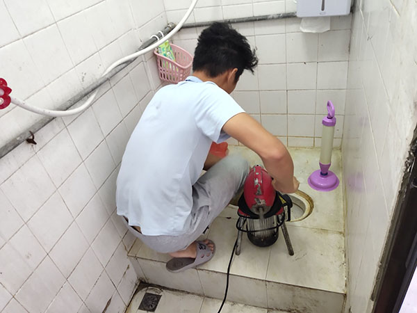 高唐肥皂掉到马桶里把马桶堵住了怎么办？马桶堵住了怎么办